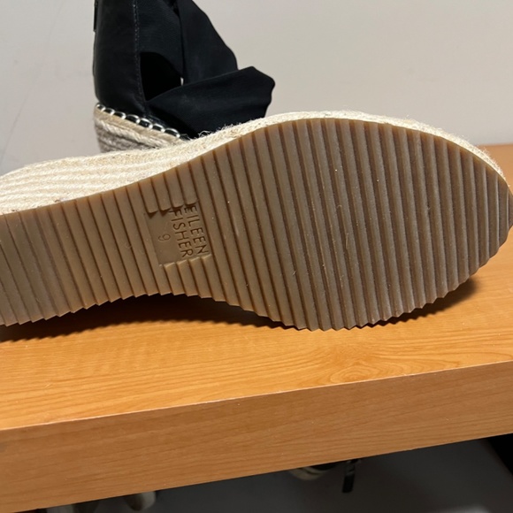Eileen Fisher espadrille closed toe wedge - Picture 3 of 5